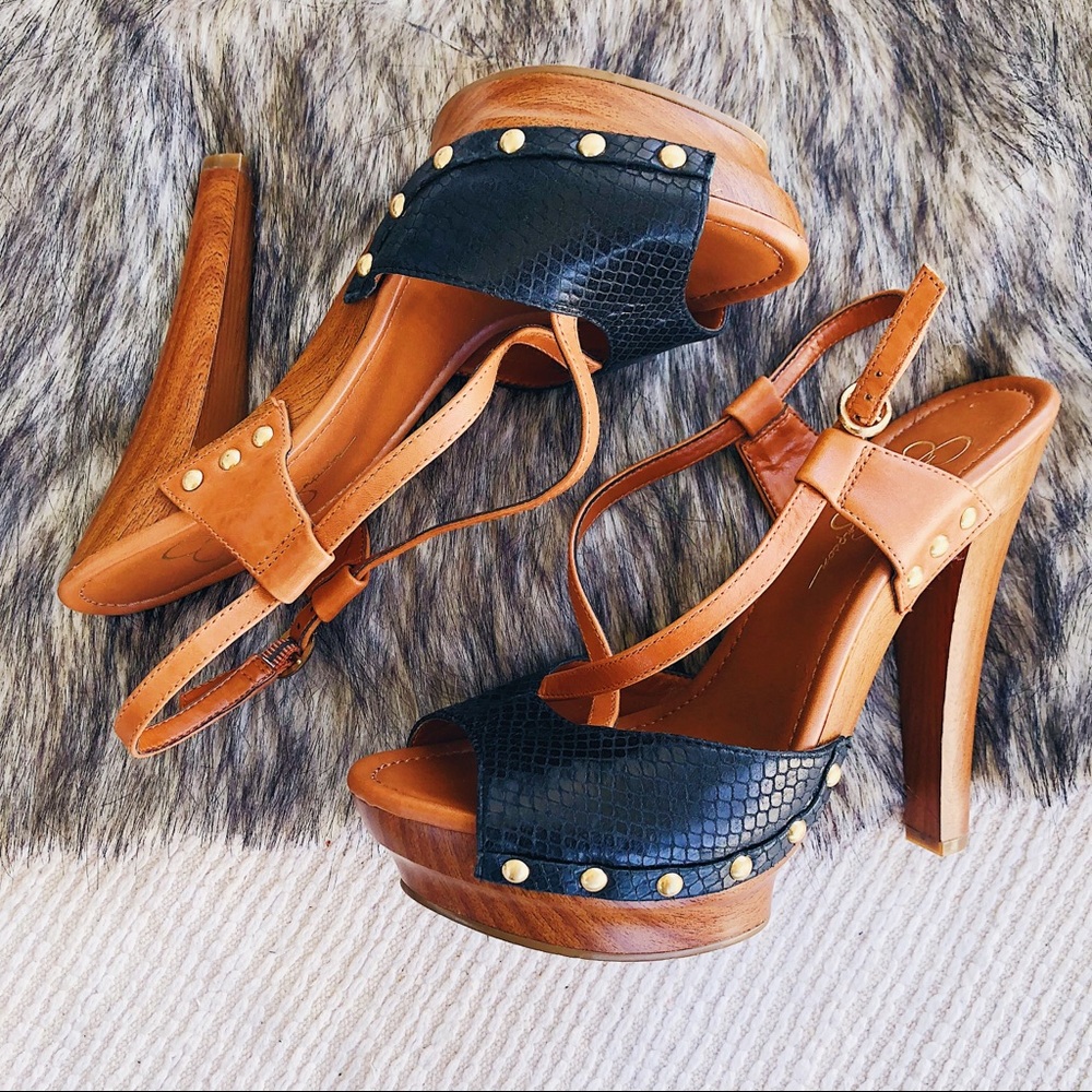 JESSICA SIMPSON Wood Heel/Pump